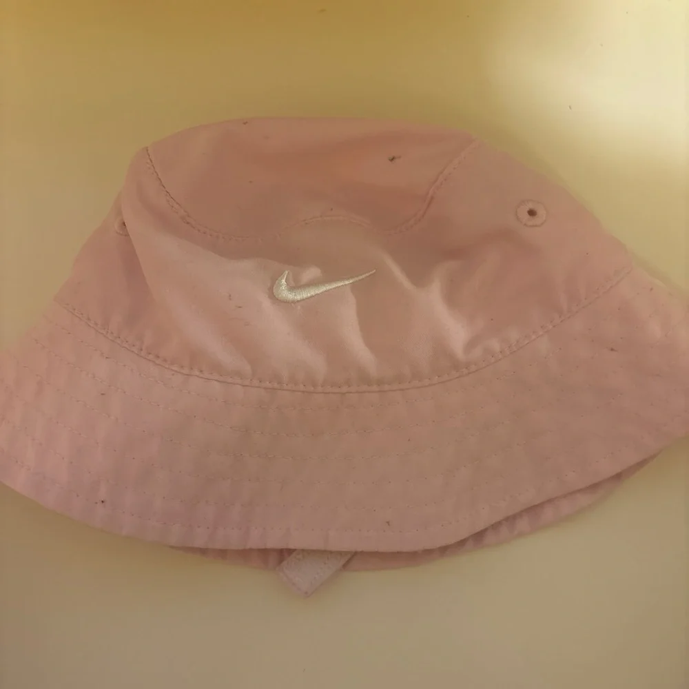 Nike Kids Light Pink Bucket Hat with White Swoosh